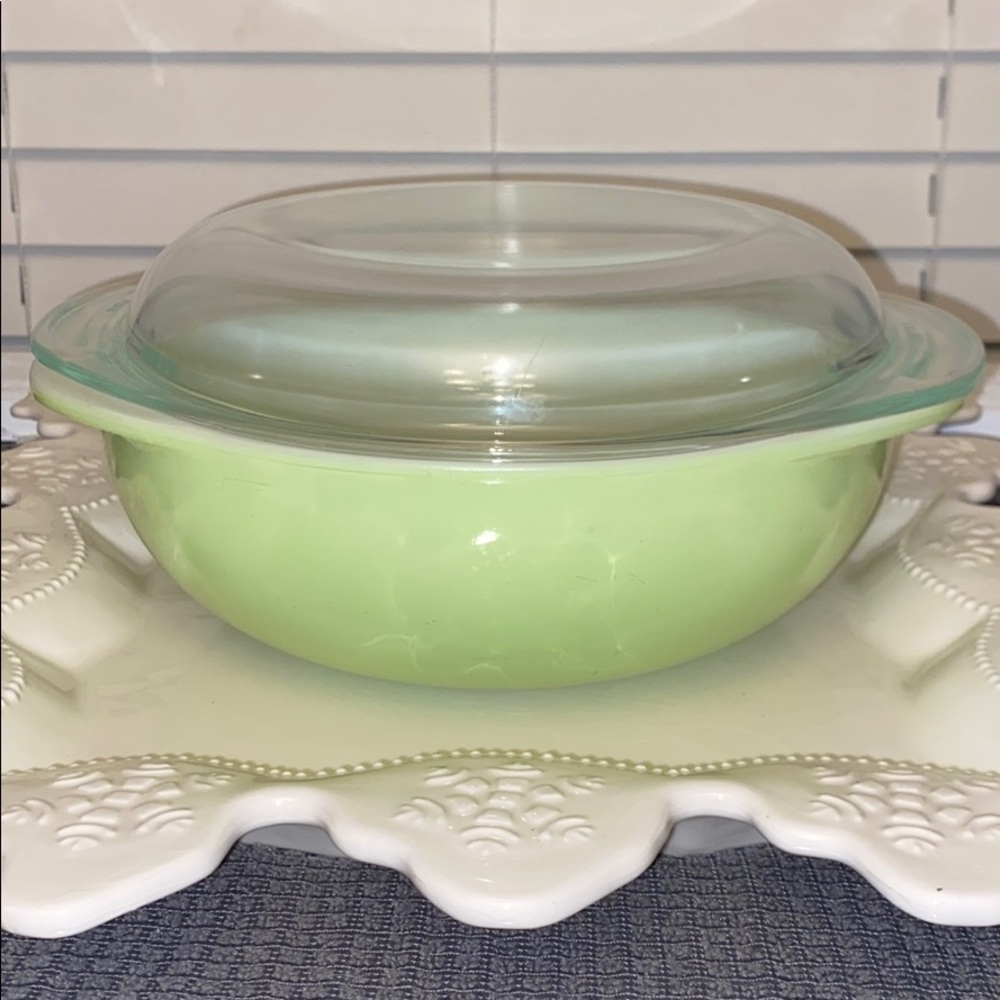 Vintage PYREX  lime green with lid Casserole dish